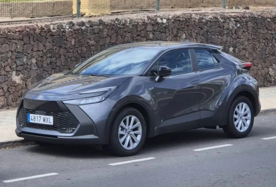 Toyota C-HR Hybrid (Automat, 1.8 L, 5 seter)