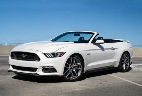 Ford Mustang (Automat, 2.3 L, 4 seter)