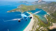 Spanias flytrafikk på vei mot full gjenoppretting, noe som gir bilutleie og sommerturisme et løft